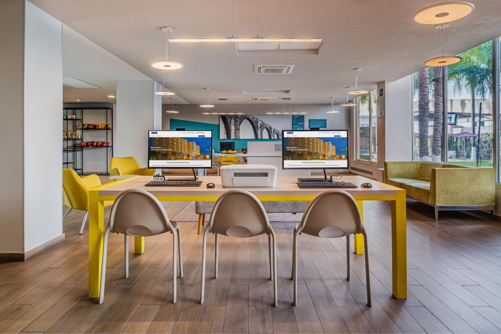 Express By Marriott Apartahotel